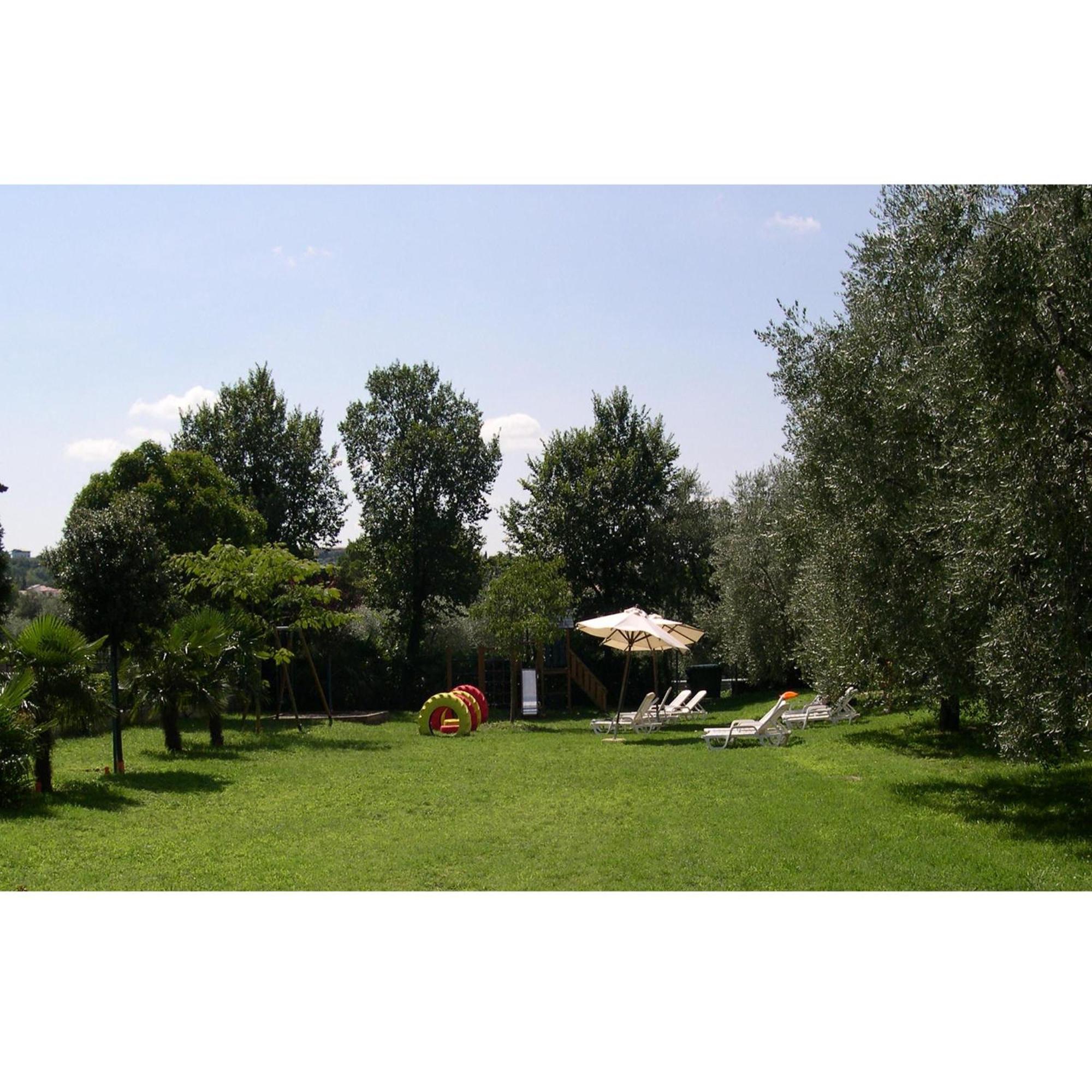 Residence Miralago Rooms & Apartments Manerba del Garda Kültér fotó