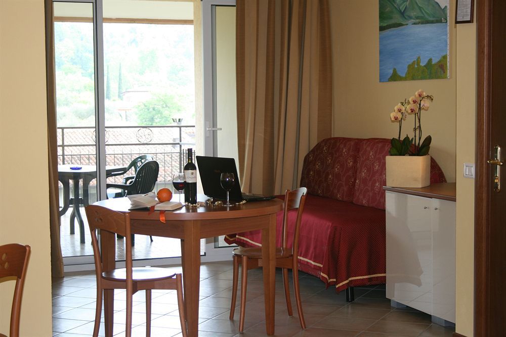 Residence Miralago Rooms & Apartments Manerba del Garda Kültér fotó
