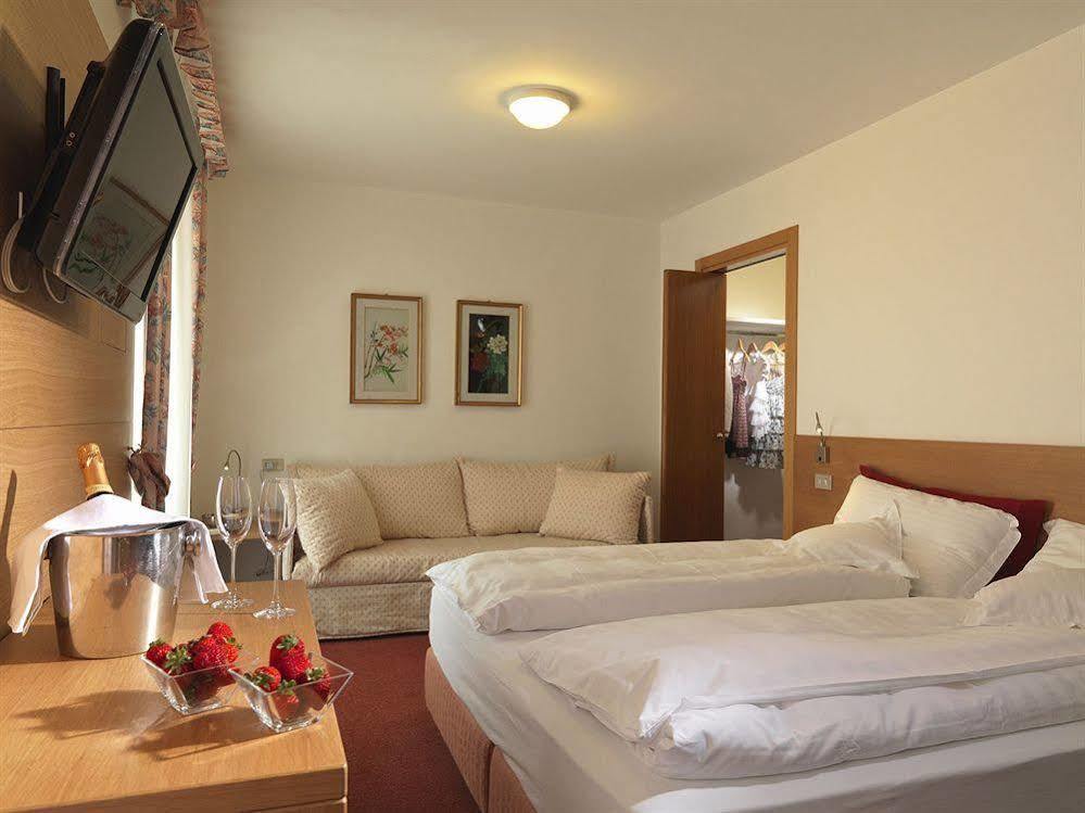 Residence Miralago Rooms & Apartments Manerba del Garda Kültér fotó