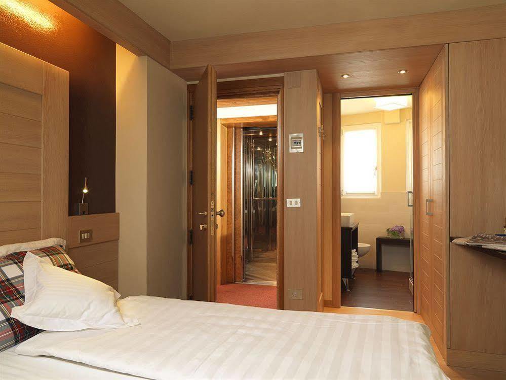 Residence Miralago Rooms & Apartments Manerba del Garda Kültér fotó