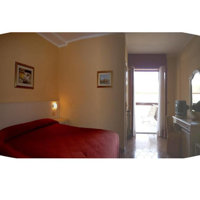 Residence Miralago Rooms & Apartments Manerba del Garda Kültér fotó