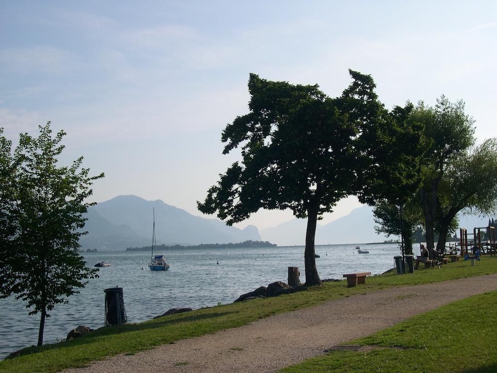 Residence Miralago Rooms & Apartments Manerba del Garda Kültér fotó