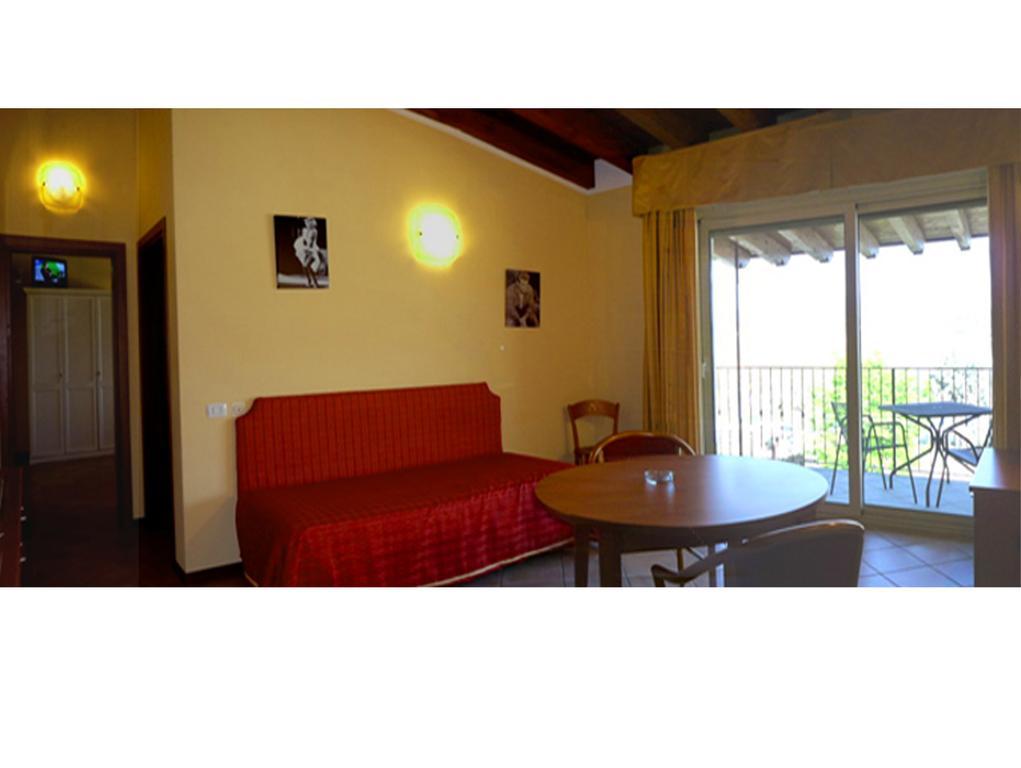 Residence Miralago Rooms & Apartments Manerba del Garda Kültér fotó