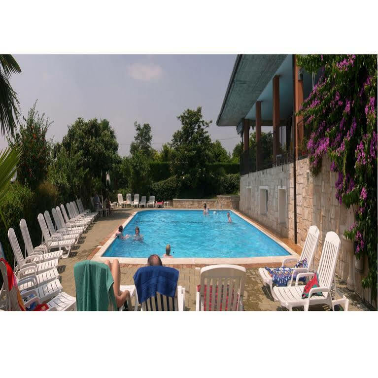 Residence Miralago Rooms & Apartments Manerba del Garda Kültér fotó
